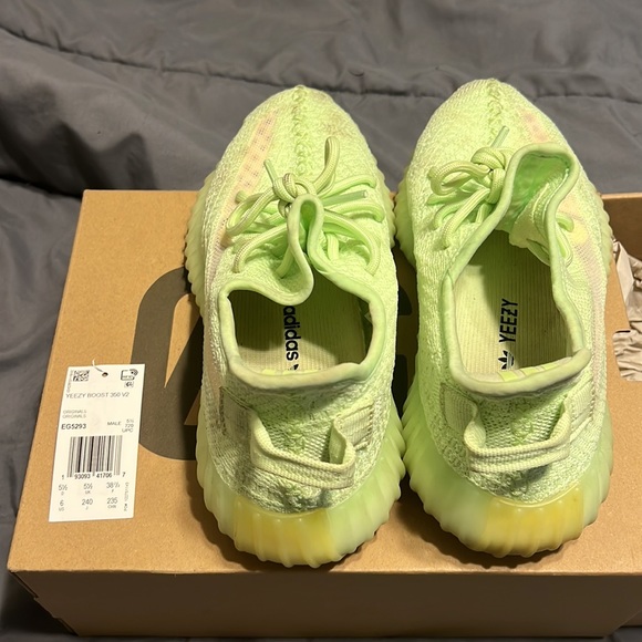 Yeezy Glow Boost 350 V2 - Picture 4 of 6
